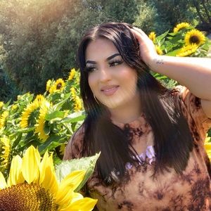 Meet your Posher, Ana